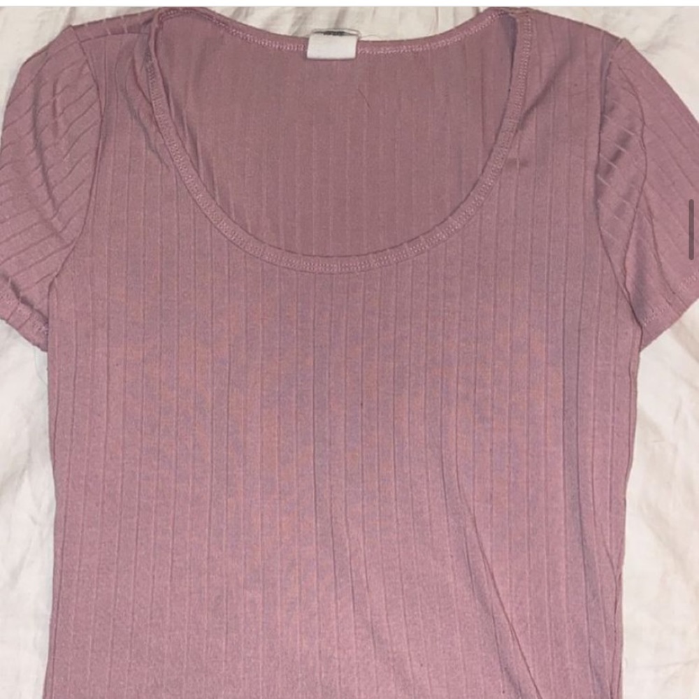 pink t-shirt